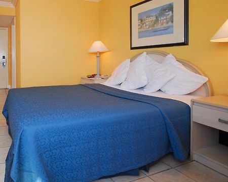 Holiday Inn Express & Suites 拿骚 客房 照片